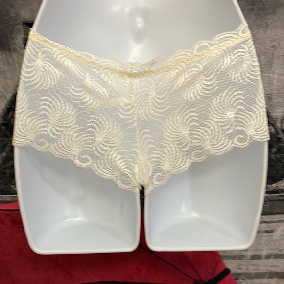 Cream Lace Underwear - Picture 8 of 9